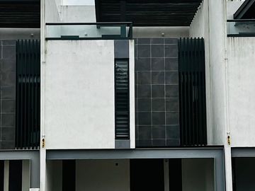 CASA EN VENTA EN RESIDENCIAL LA RIOJA