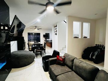 CASA EN VENTA EN RESIDENCIAL LA RIOJA