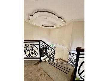 AMPLIA Y ELEGANTE CASA DE DOS NIVELES EN VILLA SANTOS