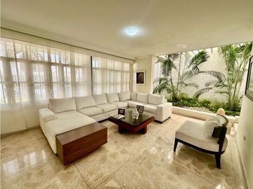 AMPLIA Y ELEGANTE CASA DE DOS NIVELES EN VILLA SANTOS