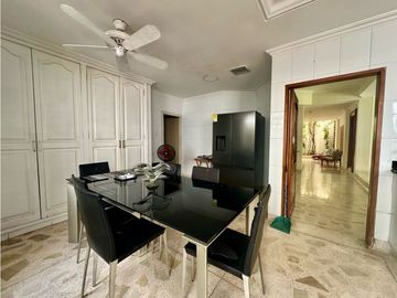 AMPLIA Y ELEGANTE CASA DE DOS NIVELES EN VILLA SANTOS