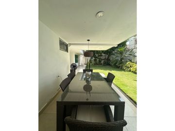 AMPLIA Y ELEGANTE CASA DE DOS NIVELES EN VILLA SANTOS