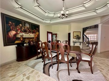 AMPLIA Y ELEGANTE CASA DE DOS NIVELES EN VILLA SANTOS