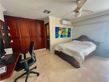 AMPLIA Y ELEGANTE CASA DE DOS NIVELES EN VILLA SANTOS