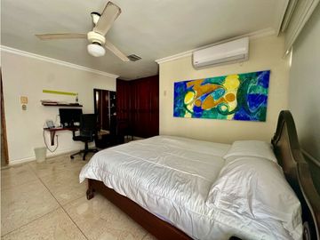 AMPLIA Y ELEGANTE CASA DE DOS NIVELES EN VILLA SANTOS
