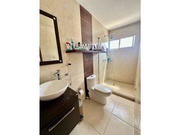 AMPLIA Y ELEGANTE CASA DE DOS NIVELES EN VILLA SANTOS
