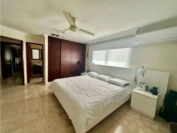 AMPLIA Y ELEGANTE CASA DE DOS NIVELES EN VILLA SANTOS