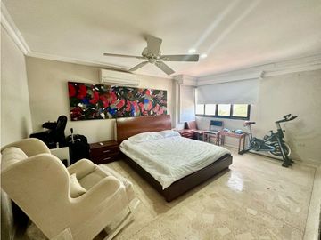 AMPLIA Y ELEGANTE CASA DE DOS NIVELES EN VILLA SANTOS