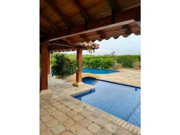 Hermosa finca a puerta cerrada en venta - Rozo Palmira Valle Colombia