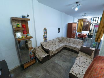 Casa con 3 departamentos en Carabayllo