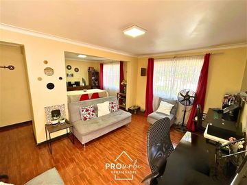 Casa en Venta en Casa para Remodelar Con Gran Terreno, a Pasos de Metro F. Castillo Velasco, La Reina