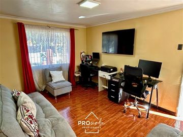 Casa en Venta en Casa para Remodelar Con Gran Terreno, a Pasos de Metro F. Castillo Velasco, La Reina