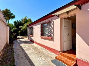 Casa en Venta en Casa para Remodelar Con Gran Terreno, a Pasos de Metro F. Castillo Velasco, La Reina