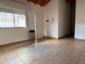 Casa PH 3 amb en alquiler Temperley , patio jardín