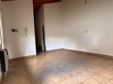 Casa PH 3 amb en alquiler Temperley , patio jardín