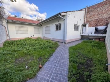 Casa PH 3 amb en alquiler Temperley , patio jardín