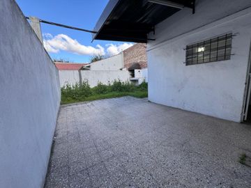Casa PH 3 amb en alquiler Temperley , patio jardín