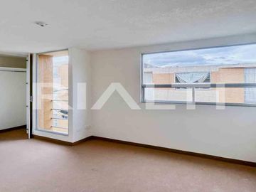 Casa VIP en venta de oportunidad - Av. Simón Bolívar