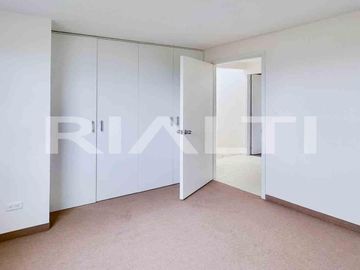 Casa VIP en venta de oportunidad - Av. Simón Bolívar