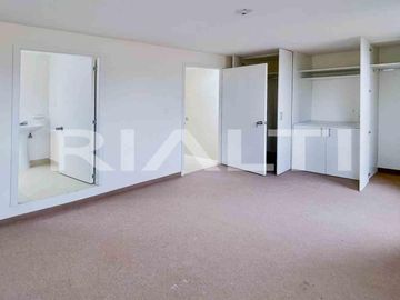 Casa VIP en venta de oportunidad - Av. Simón Bolívar