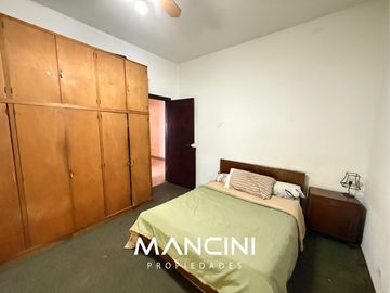 Casa en venta (245m2) de 4 ambientes con patio y cochera - Villa Ballester