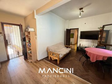 Casa en venta (245m2) de 4 ambientes con patio y cochera - Villa Ballester