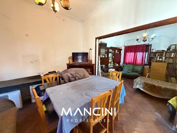 Casa en venta (245m2) de 4 ambientes con patio y cochera - Villa Ballester