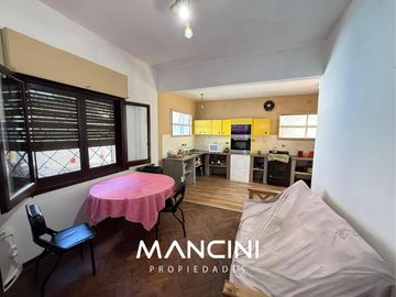 Casa en venta (245m2) de 4 ambientes con patio y cochera - Villa Ballester