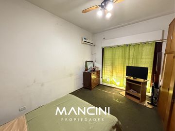 Casa en venta (245m2) de 4 ambientes con patio y cochera - Villa Ballester