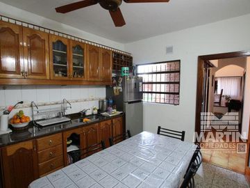 Impecable chalet de 5 ambientes con jardín - Victoria, frente a Fate