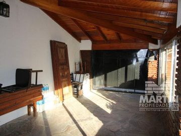Impecable chalet de 5 ambientes con jardín - Victoria, frente a Fate