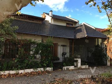Excelente casa 3 dormitorios jardin cochera