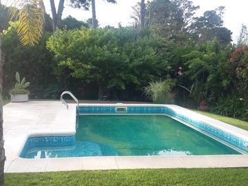 Excelente chalet en los alamos, con piscina climatizada - Pinamar