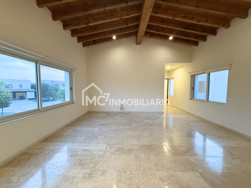 Casa en El Campanario en VENTA y RENTA
