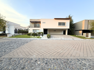 Casa en El Campanario en VENTA y RENTA