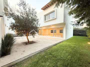Casa en El Campanario en VENTA y RENTA