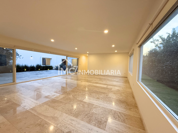 Casa en El Campanario en VENTA y RENTA