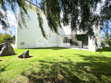 Casa en el Campanario en Renta y Venta