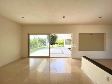 Casa en el Campanario en Renta y Venta