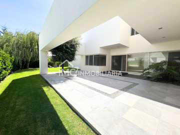 Casa en el Campanario en Renta y Venta