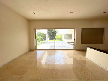 Casa en el Campanario en Renta y Venta