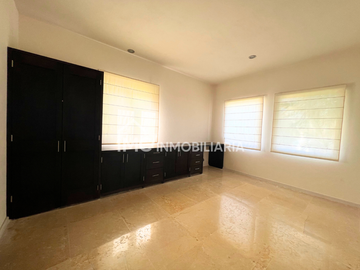 Casa en el Campanario en Renta y Venta