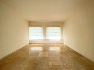 Casa en el Campanario en Renta y Venta