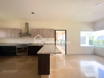 Casa en el Campanario en Renta y Venta