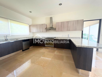 Casa en el Campanario en Renta y Venta