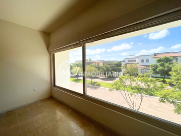 Casa en el Campanario en Renta y Venta