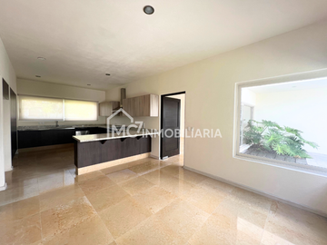 Casa en el Campanario en Renta y Venta