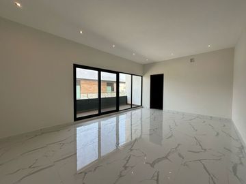 CASA EN VENTA EN BOSQUES DE LAS MISIONES  CARRETERA NACIONAL SANTI