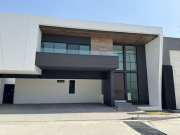 CASA EN VENTA EN BOSQUES DE LAS MISIONES  CARRETERA NACIONAL SANTI