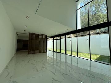 CASA EN VENTA EN BOSQUES DE LAS MISIONES  CARRETERA NACIONAL SANTI